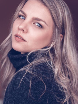 Hostess Henrike H.