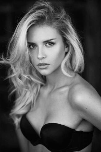 Model Maria Luisa M.