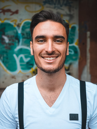 Host Stefan R.