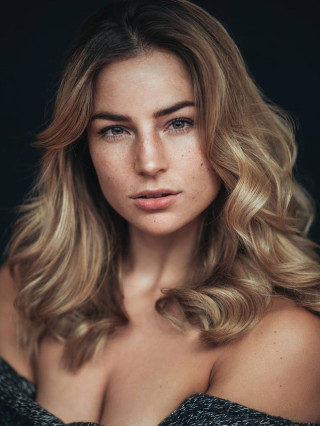 Hostess Viktoria F.