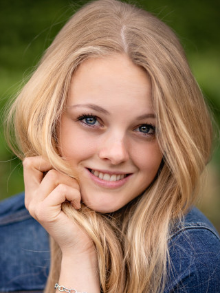 Hostess Maiken E.