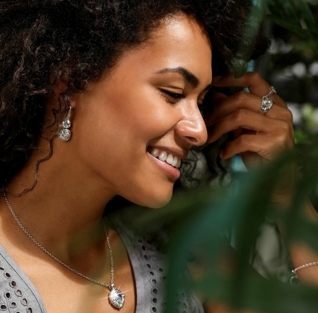 Model Aramata P.