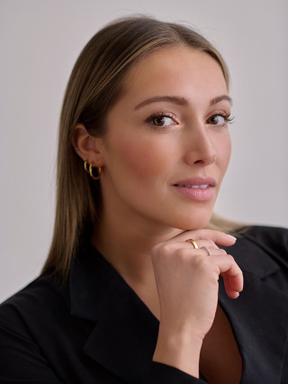Hostess Alina H.