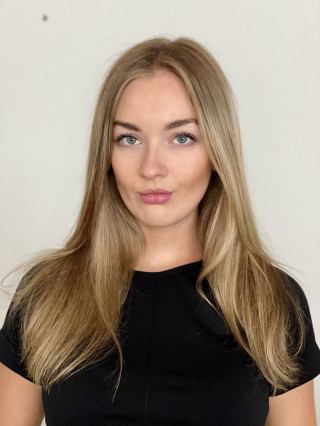 Hostess Felicia Sophia R.