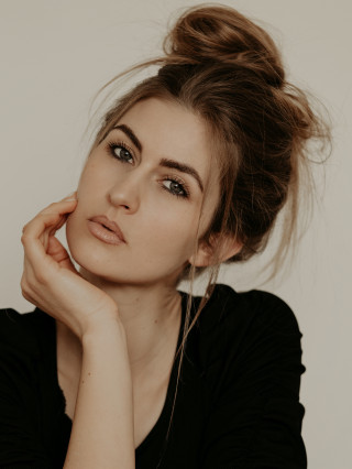 Hostess Vivien B.