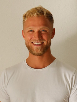 Host Lars R.