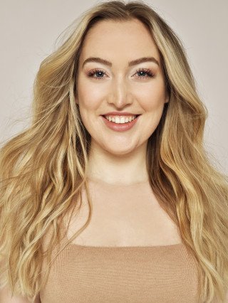 Hostess Nelly Sophia R.