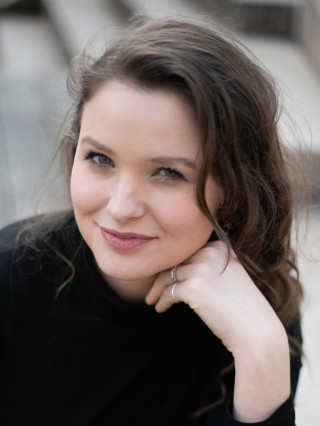 Hostess Verena K.