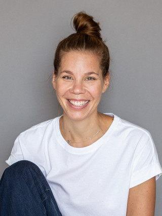 Hostess Stefanie P.