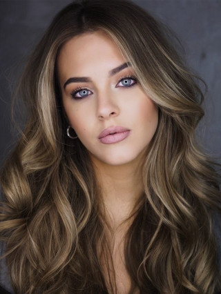 Hostess Alexa S.
