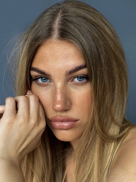 Model Carolin S.