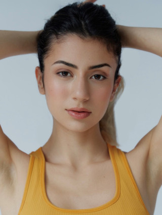Hostess Lina R.