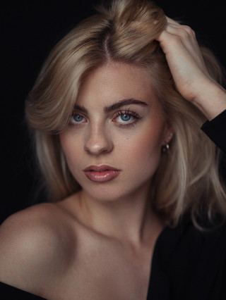 Hostess Tara K.