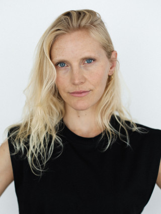 Hostess Miina L.
