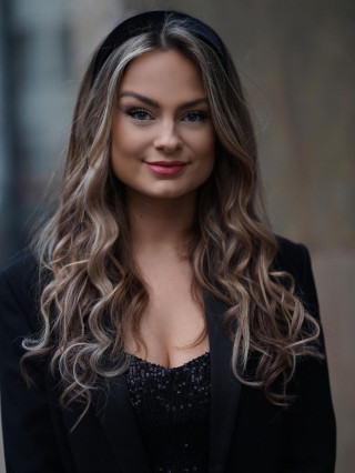 Hostess Désirée T.