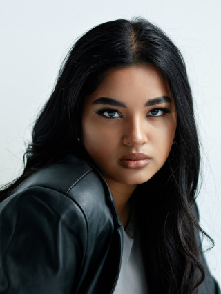 Hostess Jasmin L.