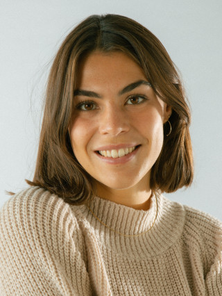 Hostess Hannah L.