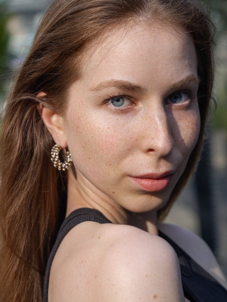 Hostess Claudia L.
