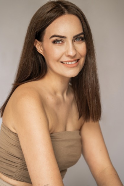 Model Carina S.