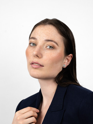Hostess Lilli S.