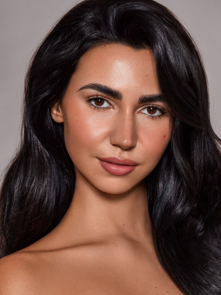 Hostess Nadine K.