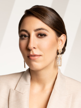 Hostess Bettina K.