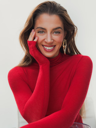 Hostess Elisa P.