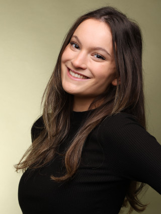 Hostess Larissa K.