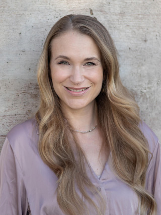 Hostess Annalisa S.