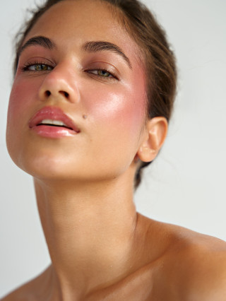 Hostess Yoana Maria G.
