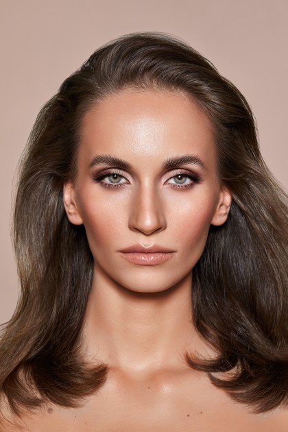 Model Mara B.