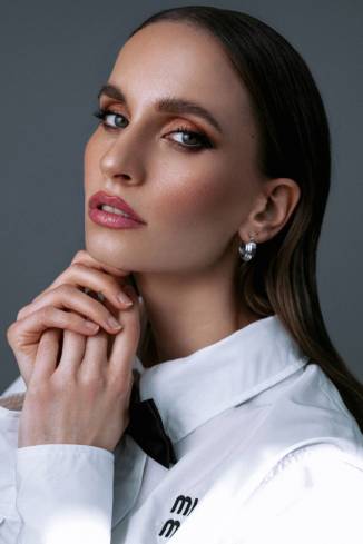 Model Mara B.
