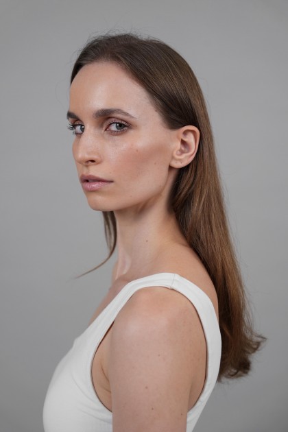 Model Mara B.