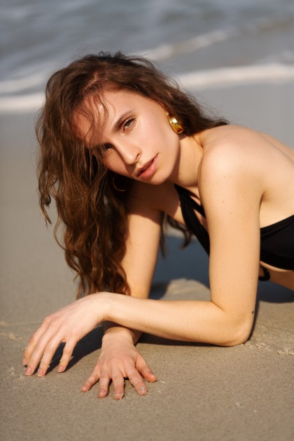 Model Mara B.