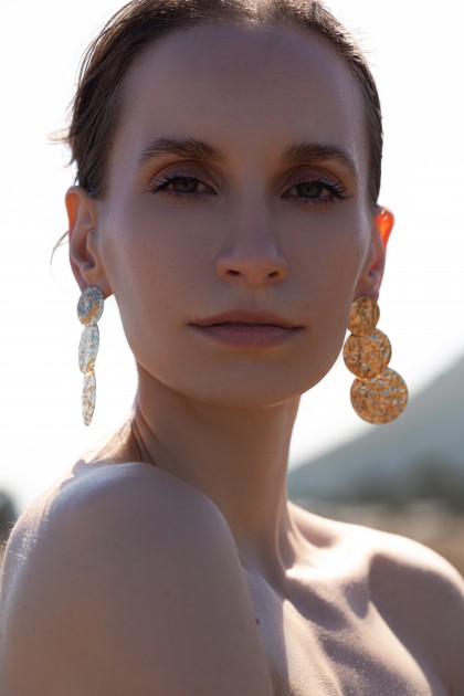 Model Mara B.