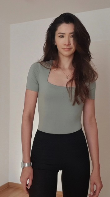 Model Temmy B.