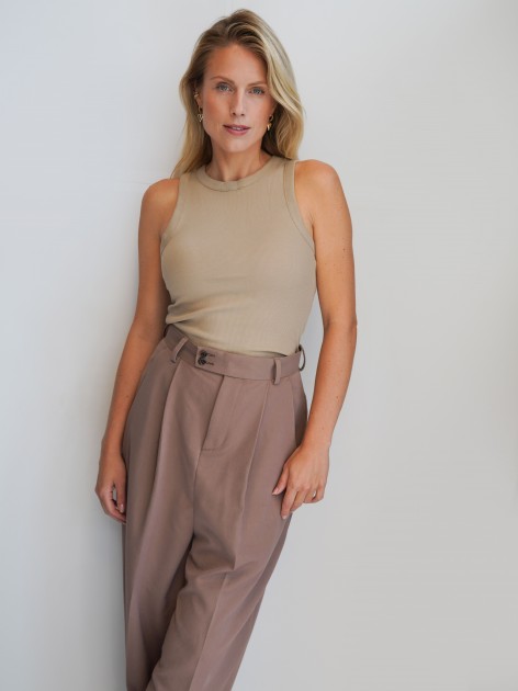 Model Esmay J.