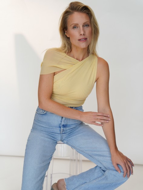 Model Esmay J.