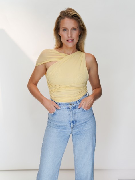 Model Esmay J.
