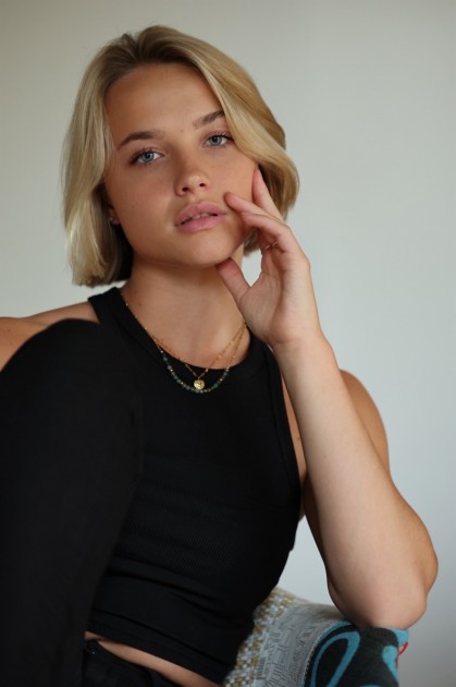 Model Nicola L.