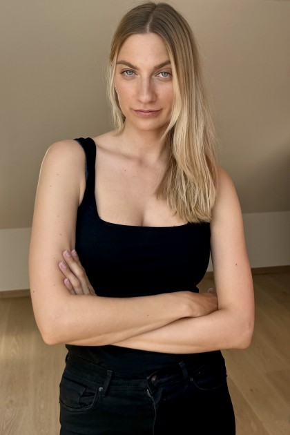 Model Evelyn H.