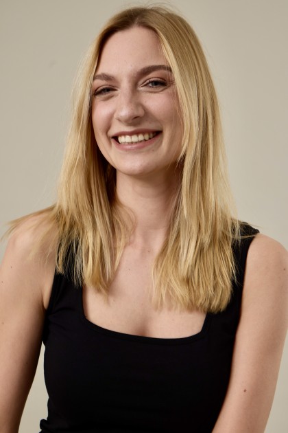 Model Evelyn H.