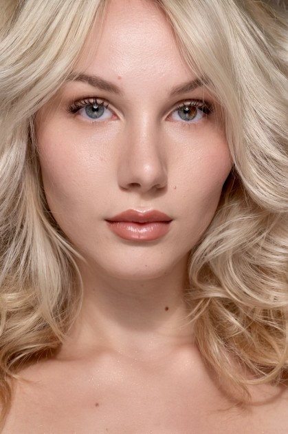 Model Anne Z.