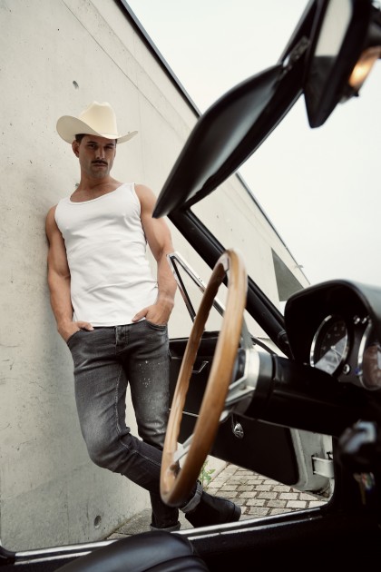 Model Yves-Len U.
