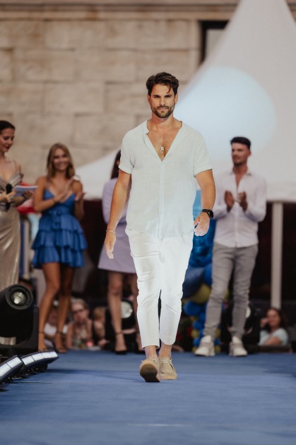 Model Yves-Len U.