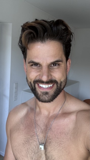 Model Yves-Len U.