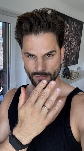 Model Yves-Len U.