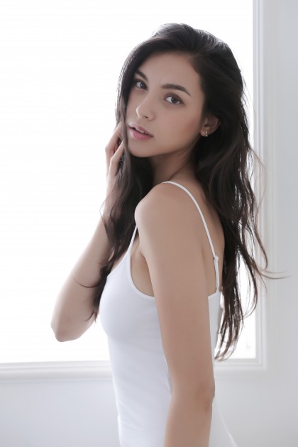 Model Claudia v.