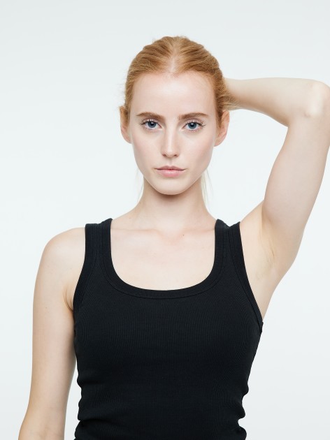 Model Ronja W.
