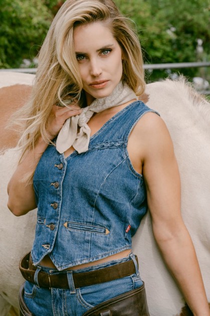 Model Lisa Noelle Z.